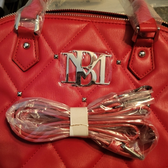 Badgley Mischka Red Quilted Handbag w/Detachable & Adjustable Strap, 11×9×6, NWT - Picture 3 of 10